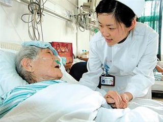 怎样护理卧床老人(图1)